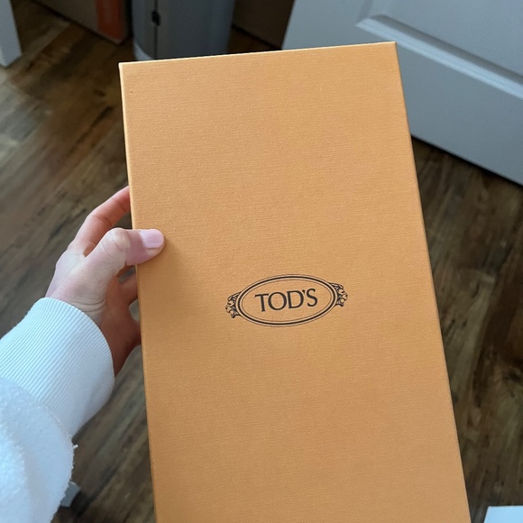 TODS Women's Fuchsia Loafers - Size 37.5 - comes with original box - Picture 5 of 6